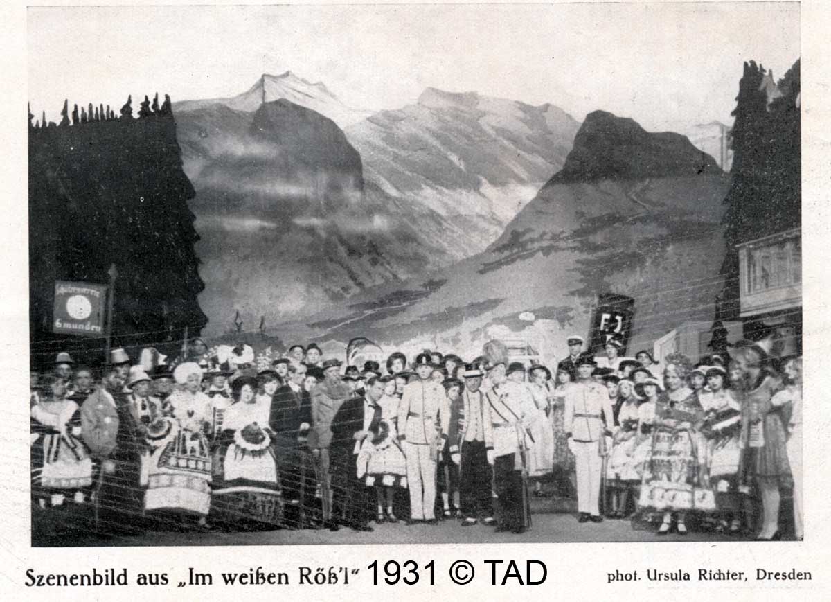 Chor und Solisten in der Operette Im weissen Rössl 1931