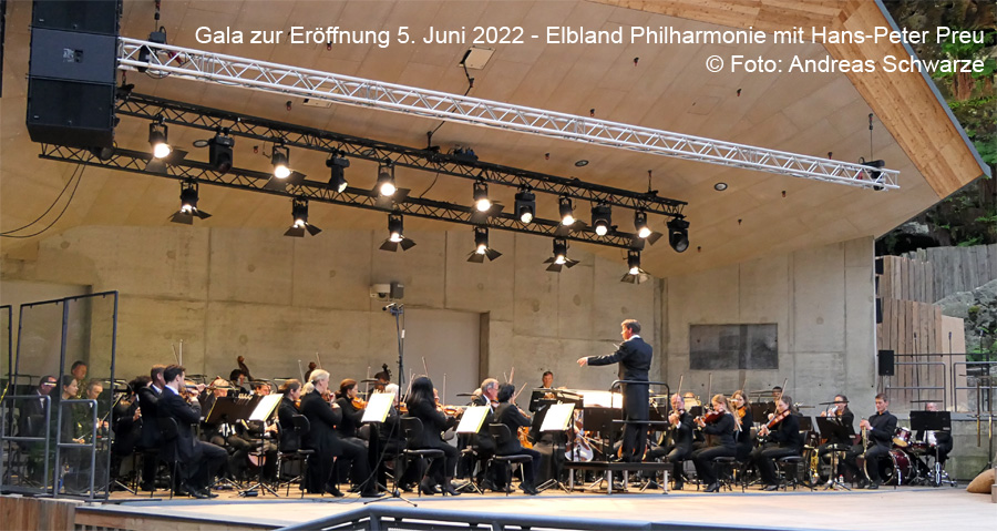 Elbland Philharmonie Sachsen mit Dirigent Hans-Peter Preu